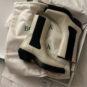 Bottega Veneta Off-White 'The Lean' Chelsea Boots